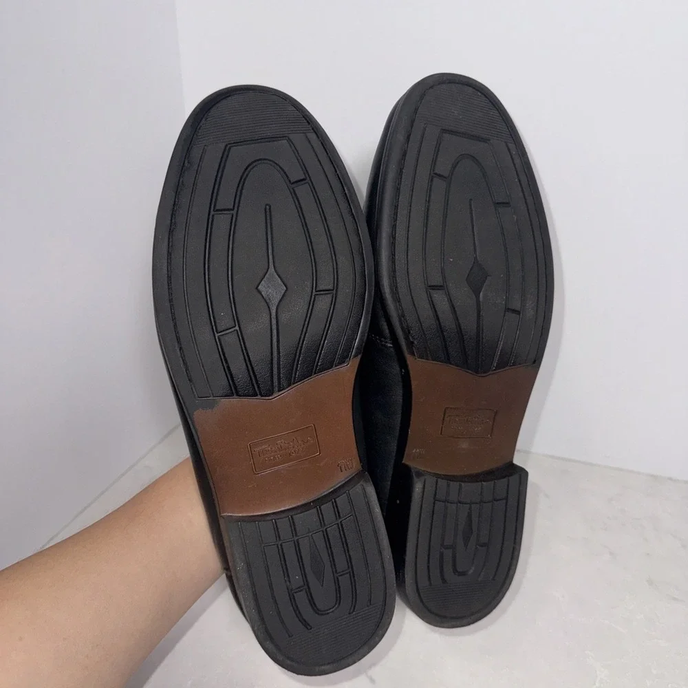 Thom McAn Men's Black Loafer Shoes- Size 11 Wide  EXCELLENT